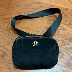 Lululemon belt/crossbody bag with gold hardware
